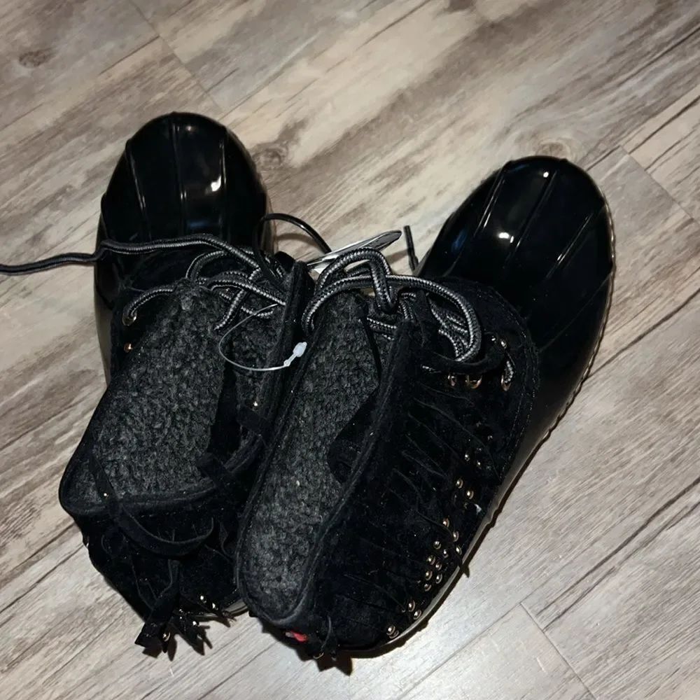 Daily Shoes  - Picture 2 of 3